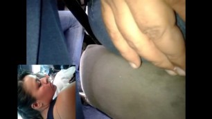 METIENDO DEDO BUEN CULOTE MOM EN BUS 2