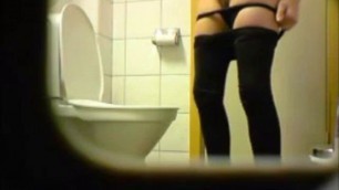 Brunette amateur teen toilet pussy ass hidden spy cam voyeur - QueenPornCams.com